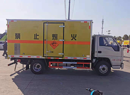 江苏爆破器材运输车工人安全操作规范与智能技术保障